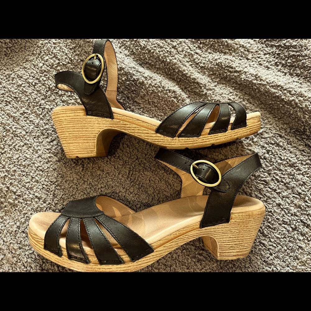 Dansko sandals size 41